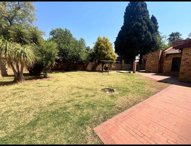 4 BEDROOM HOUSE FOR SALE IN SONNEVELD